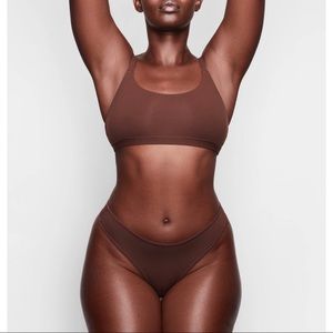 SKIMS Fits Everybody Scoop Neck Bra Size L